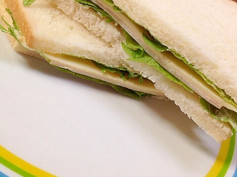 ハムチーズ大葉のサンドイッチ